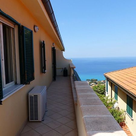 Chic Apartment In Parghelia Italy Eksteriør billede