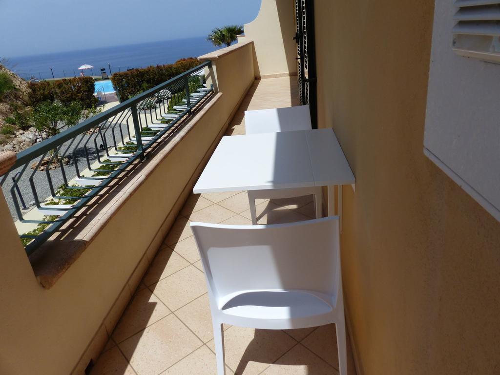 Chic Apartment In Parghelia Italy Eksteriør billede