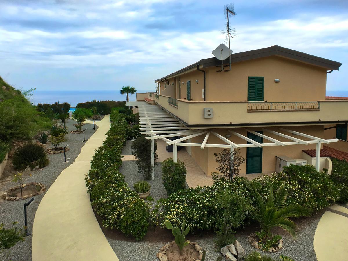 Chic Apartment In Parghelia Italy Eksteriør billede